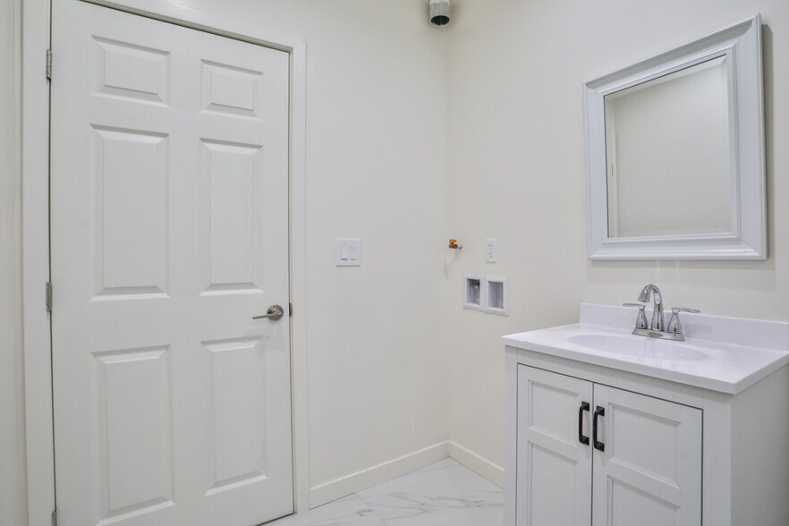 More Photos Of 2111 Scott Rd, Burbank Apartments For Sale