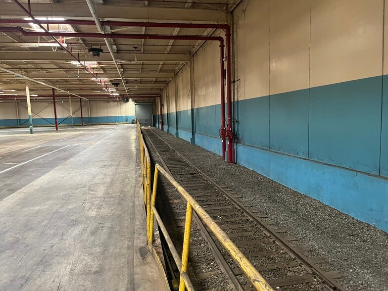 More Photos Of 3300 Sylvester Rd, Albany Manufacturing For Sale