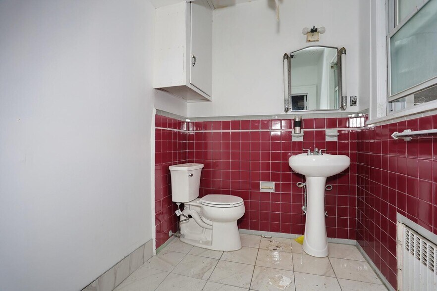 More Photos Of 22 S Madison Ave, Spring Valley Office For Sale