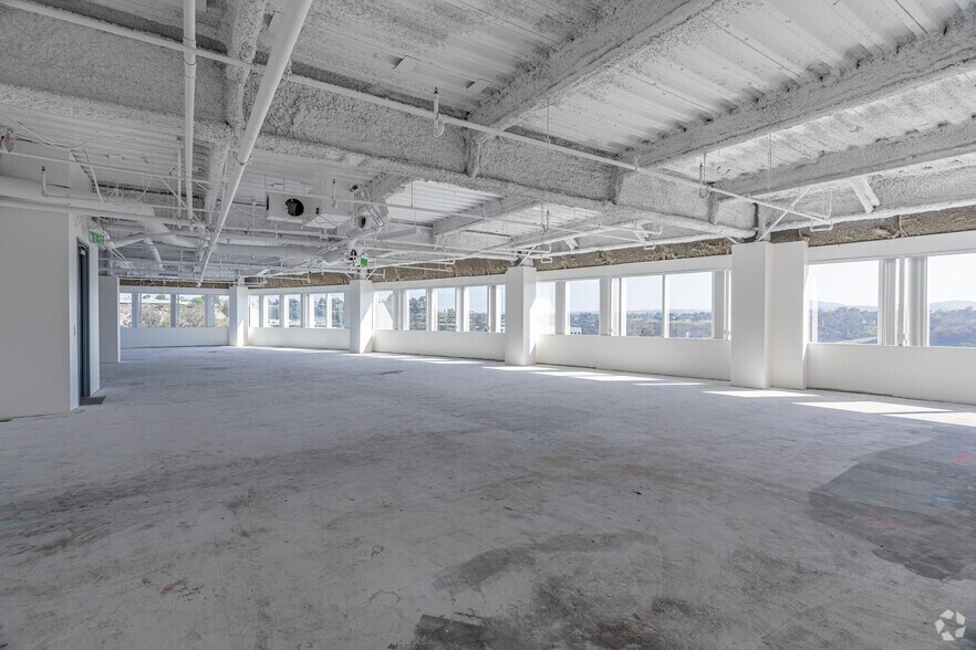 More Photos Of 9655 Granite Ridge Dr, San Diego Unknown For Lease