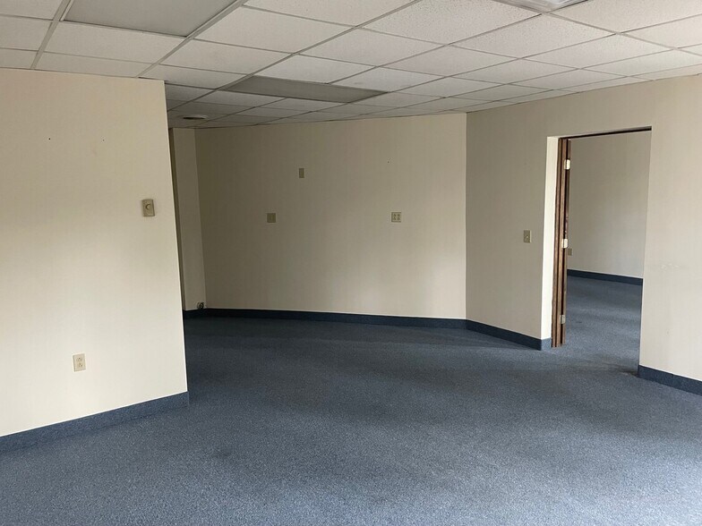 More Photos Of 560 W Third St, Jamestown Office For Lease