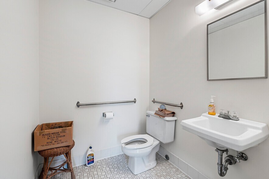 More Photos Of 1373 Kimberly Dr, Neenah Flex For Sale