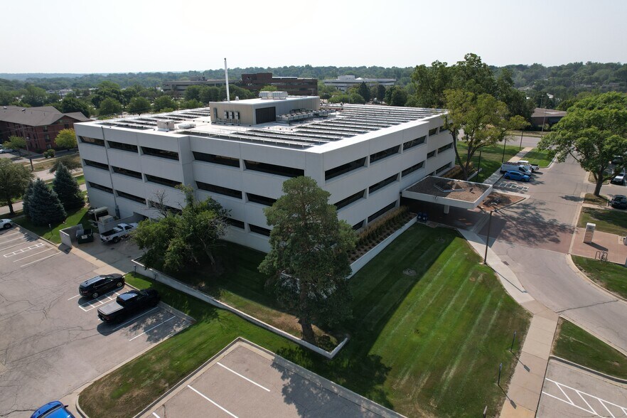 More Photos Of 2829 Westown Pky, West Des Moines Office For Lease