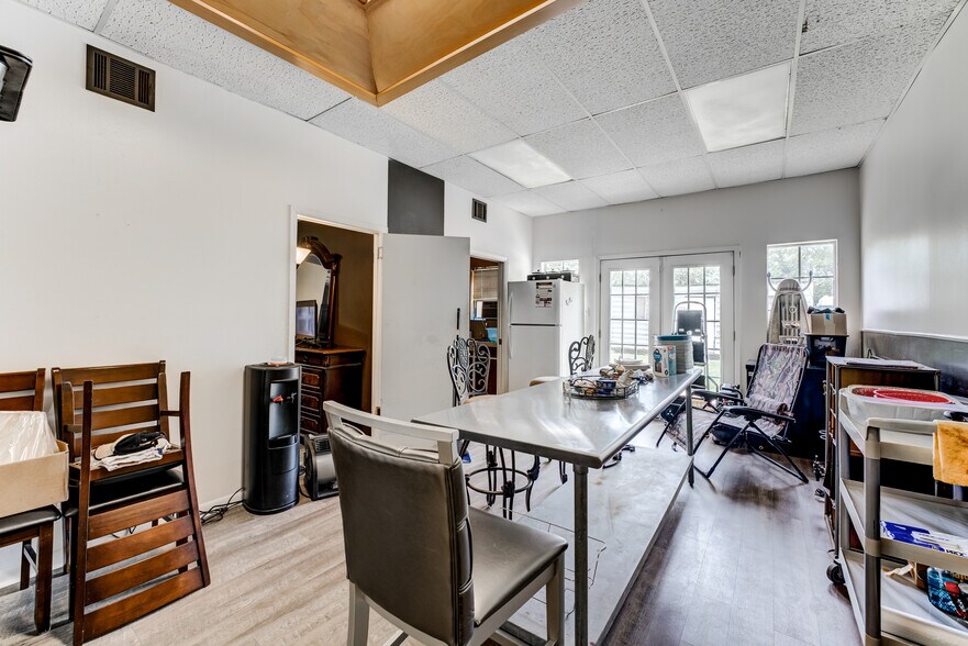 More Photos Of 811 N Travis St, Liberty Apartments For Sale