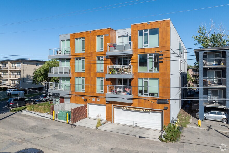 More Photos Of 222 9 St NW, Calgary Apartments For Sale