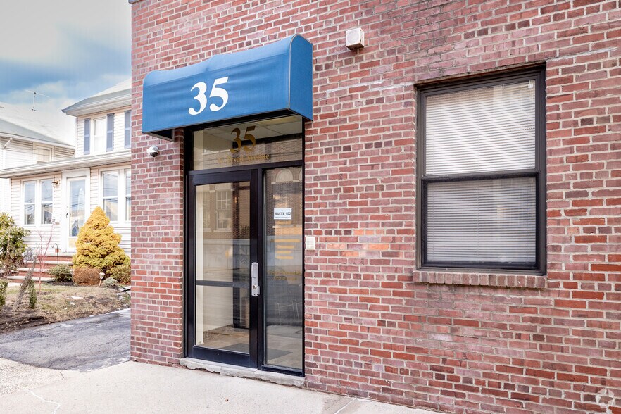 More Photos Of 35 N Tyson Ave, Floral Park Medical For Lease