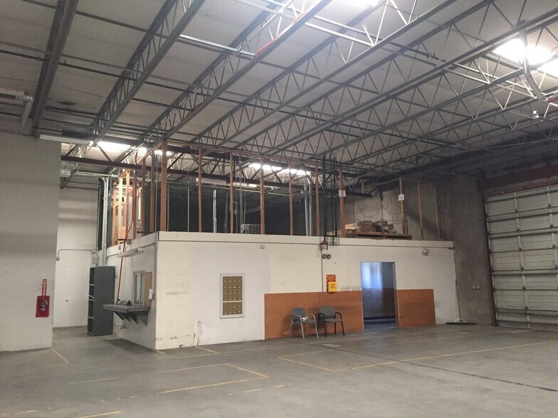 More Photos Of 6450 E Yellowstone Hwy, Evansville Warehouse For Lease