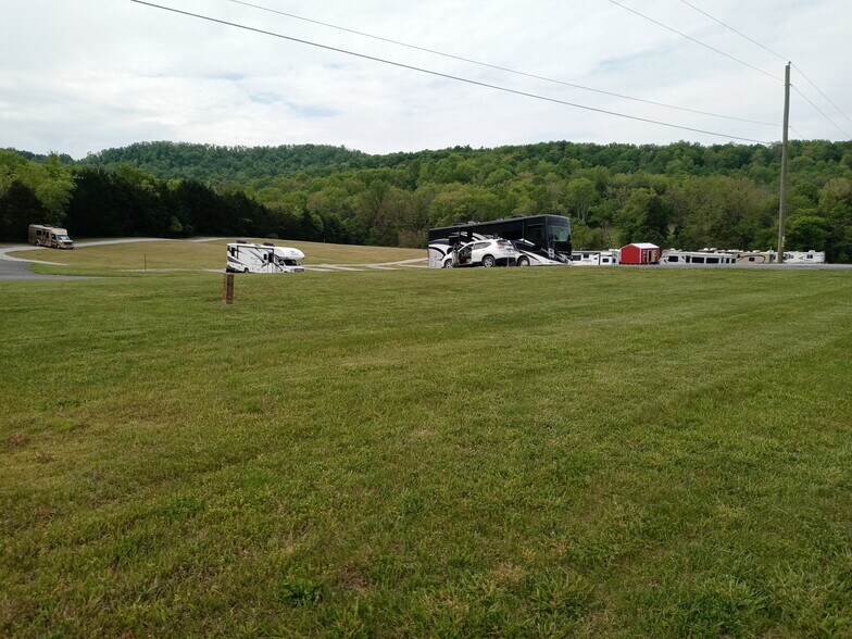 More Photos Of 3555 John Bragg Hwy, Woodbury Land For Lease