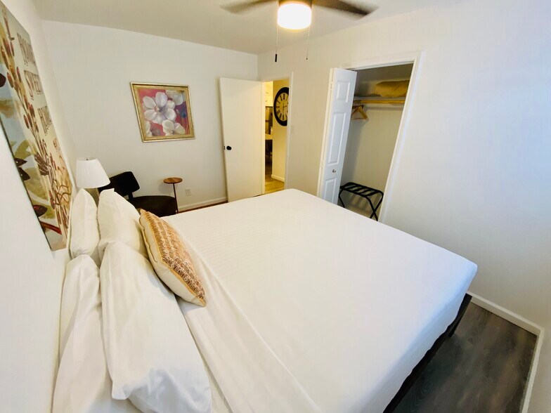 More Photos Of 104 Scudder Ln, Wimberley Hotel For Sale