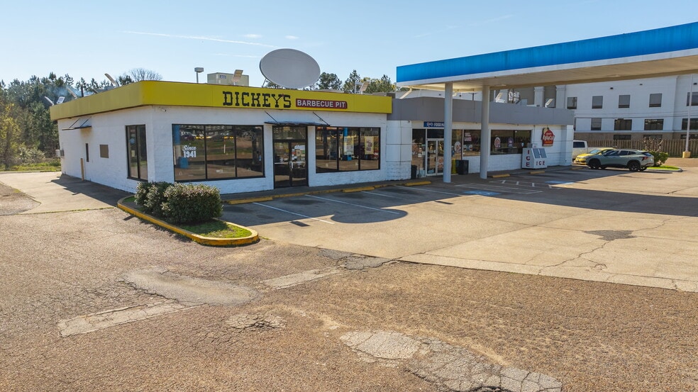 More Photos Of 3505 South St, Nacogdoches Service Station For Sale