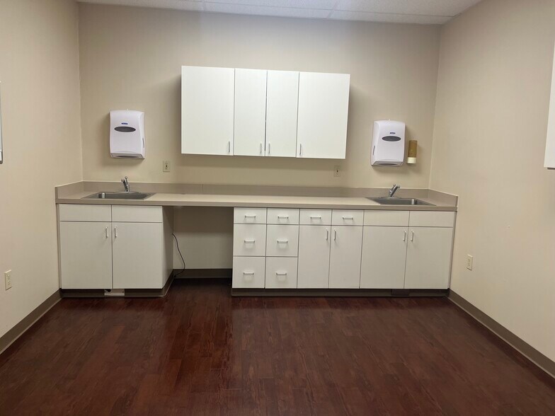 More Photos Of 5041 Dallas Hwy, Powder Springs Medical For Lease
