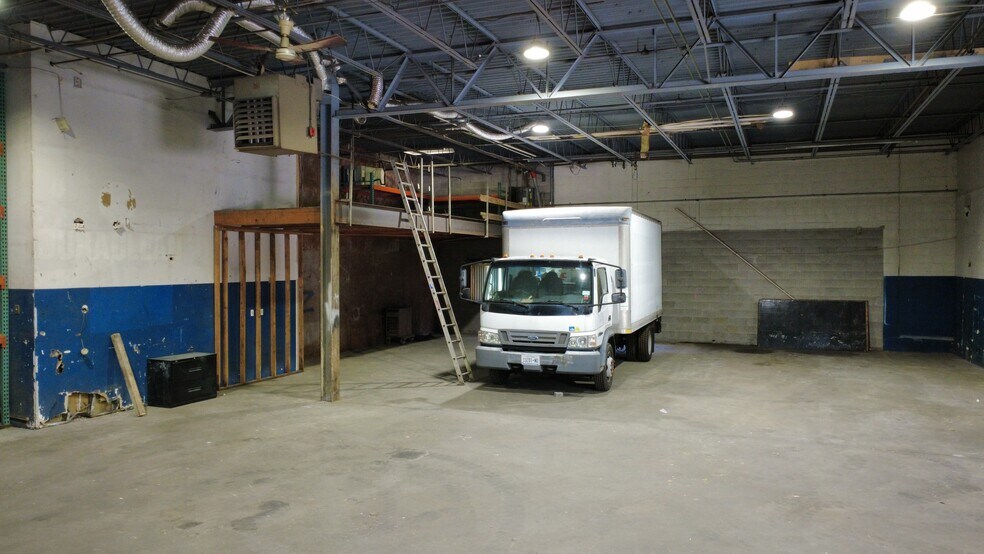 More Photos Of 28 Old Dock Rd, Yaphank Warehouse For Sale