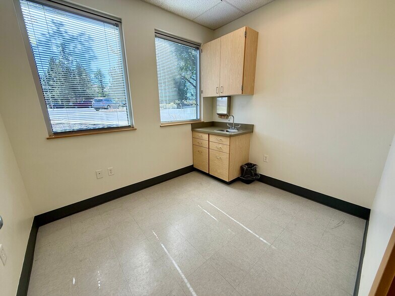 More Photos Of 2239 NE Doctors Dr, Bend Medical For Lease