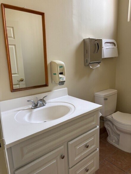 More Photos Of 327 S Western Ave, Los Angeles Storefront For Lease