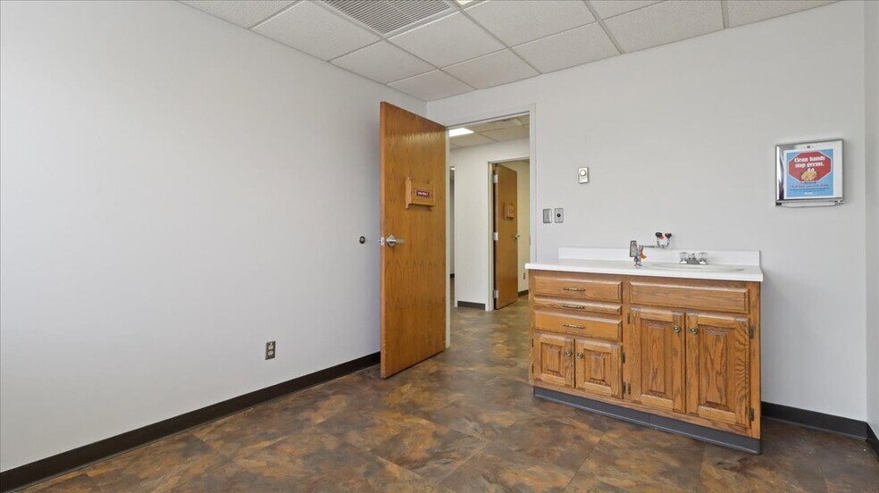 More Photos Of 1115 Alaska Ave, West Plains Hospital For Lease