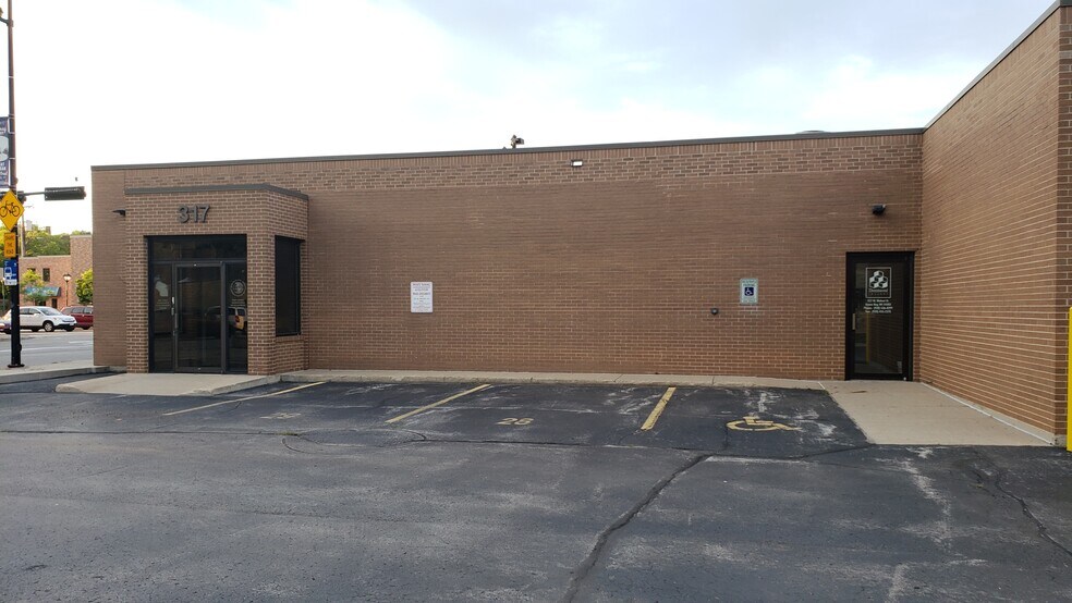 More Photos Of 317 W Walnut St, Green Bay Office For Lease