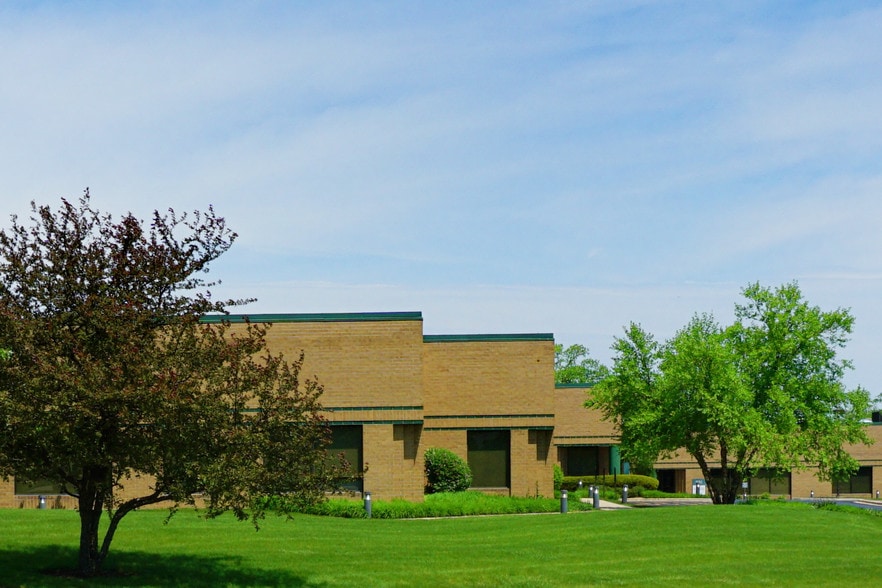 More Photos Of 950-990 Corporate Woods Pky, Vernon Hills Unknown For Lease