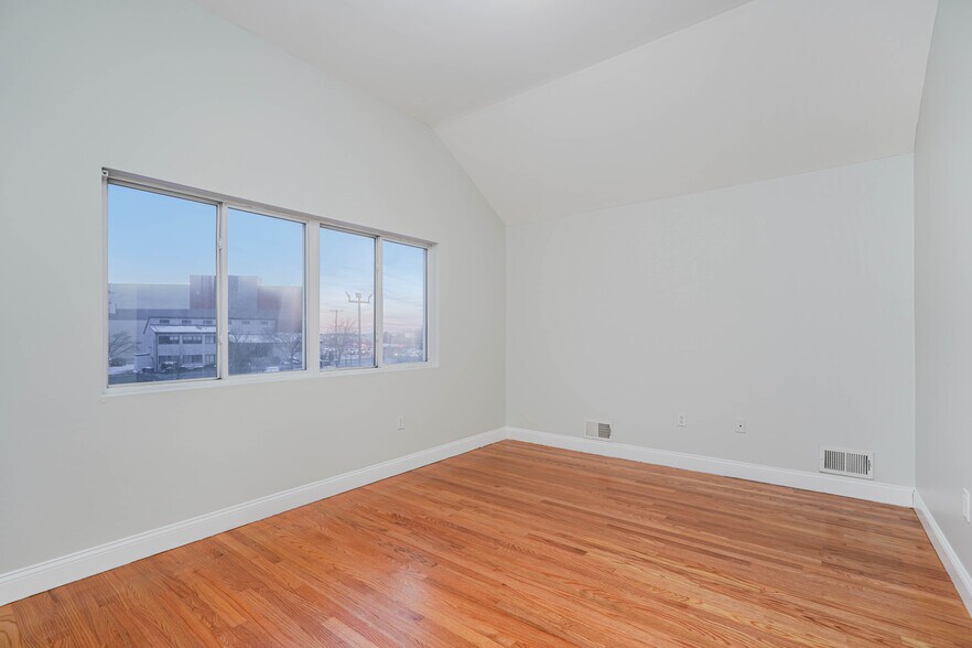 More Photos Of 1330-1332 Rockland Ave, Staten Island Medical For Sale