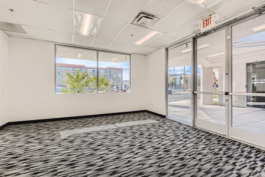 More Photos Of 320-340 E Warm Springs Rd, Las Vegas Unknown For Lease