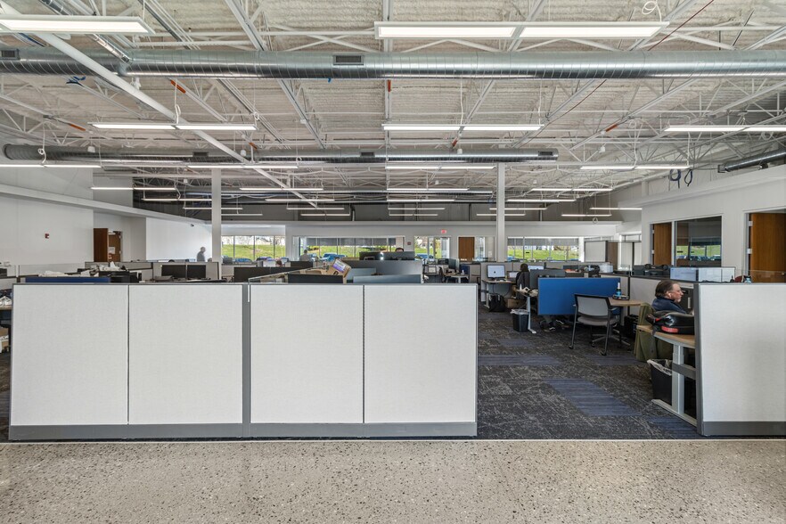 More Photos Of 40000 Grand River Ave, Novi Unknown For Lease