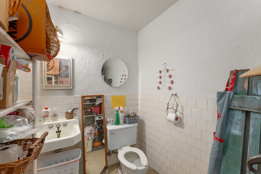 More Photos Of 110 Locust St, Oakland Storefront For Sale