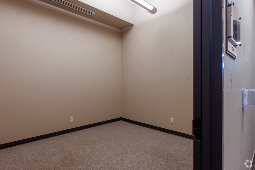 More Photos Of 2802 Flintrock Trce, Austin Coworking Space