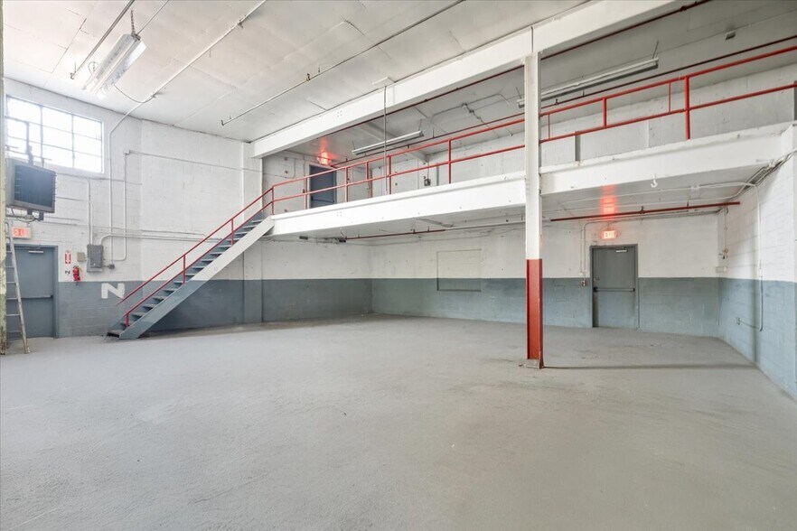 More Photos Of 390-400 Railroad Ave, Hackensack Warehouse For Lease
