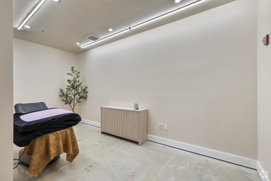 More Photos Of 657 South Dr, Miami Springs Office For Lease