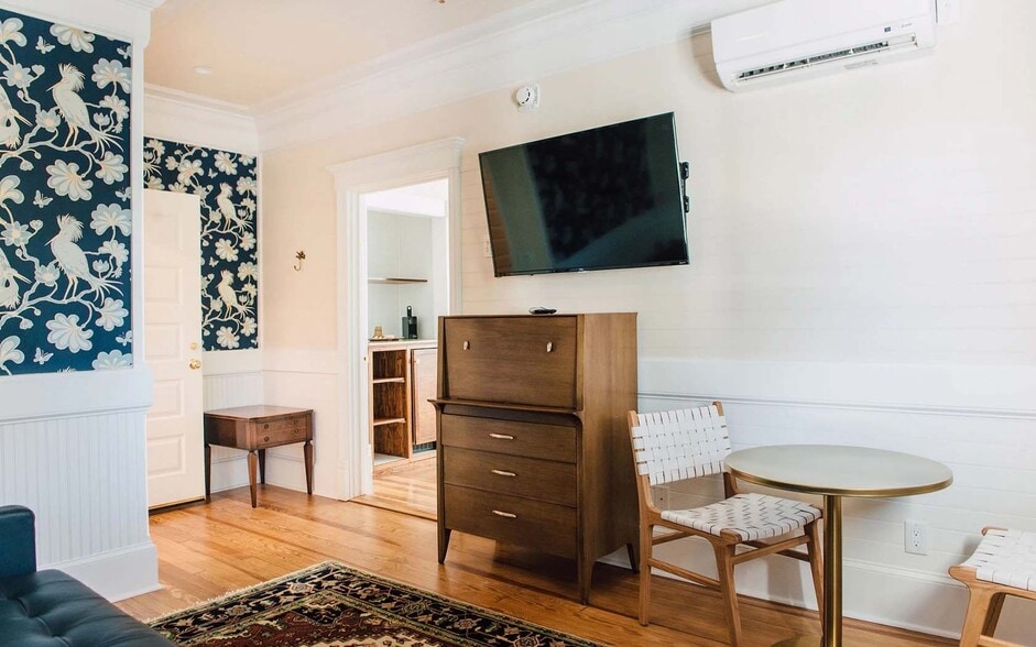 More Photos Of 51 Avenue C, Apalachicola Hotel For Sale