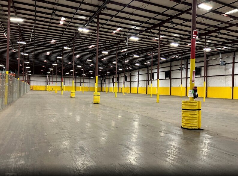 More Photos Of 195 Industrial N dr, Gluckstadt Industrial For Lease