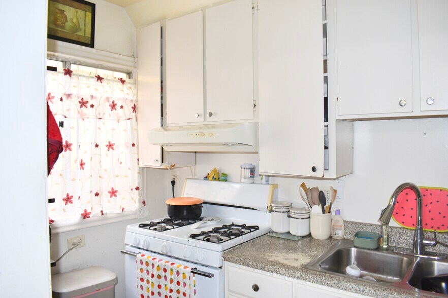 More Photos Of 3973 S Van Ness Ave, Los Angeles Multifamily For Sale
