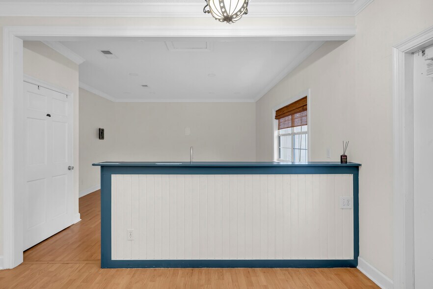 More Photos Of 462 N Section St, Fairhope General Retail For Sale