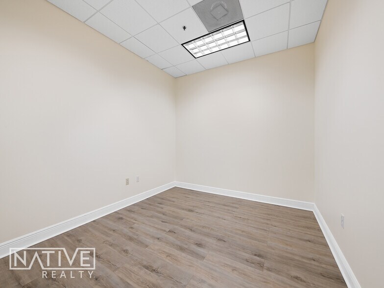 More Photos Of 701 SE 32nd Ct, Fort Lauderdale Flex For Lease