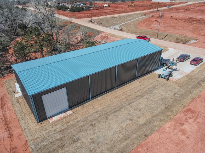 More Photos Of 451 Koloa Ave, Edmond Manufacturing For Sale