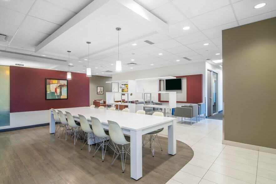 More Photos Of 88 Queens Quay W, Toronto Office For Lease