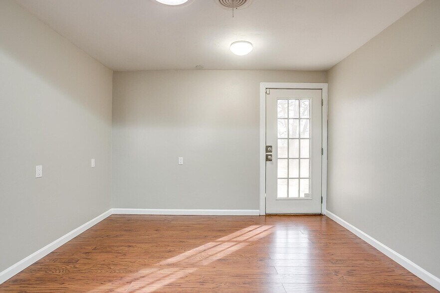 More Photos Of 2418 Cales Dr, Arlington Office Residential For Sale