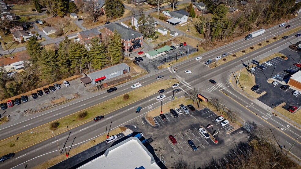 More Photos Of 710 Volunteer Pky, Bristol Storefront Retail Office For Sale