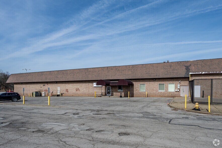 More Photos Of 100 S Jefferson St, New Castle General Retail For Lease