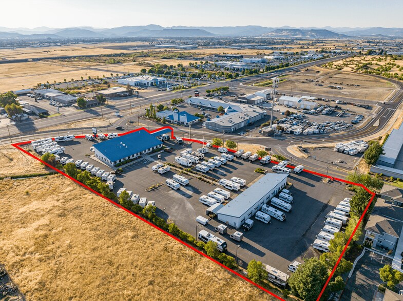 More Photos Of 3976 Crater Lake Ave, Medford Auto Dealership For Lease