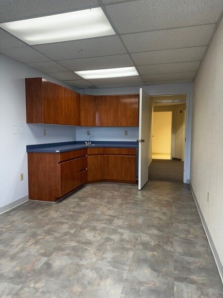 More Photos Of 85 Barnes Rd, Wallingford Medical For Sale