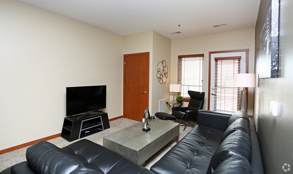 More Photos Of 401 N Washington St, Green Bay Apartments For Sale