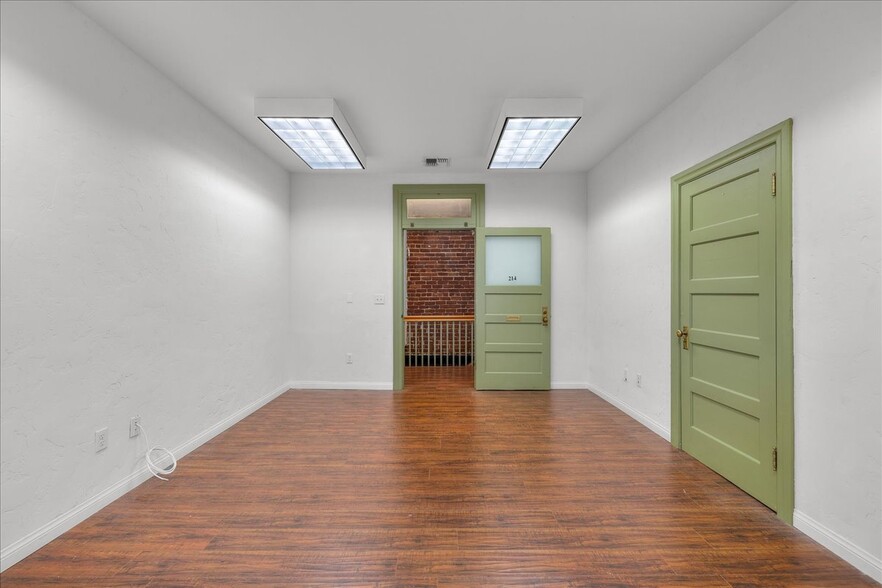 More Photos Of 1002-1008 S Pacific Ave, San Pedro Storefront Retail Office For Lease
