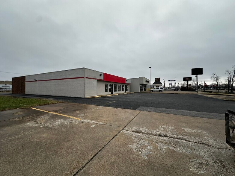 More Photos Of 113 W Broadway St, West Memphis Freestanding For Lease