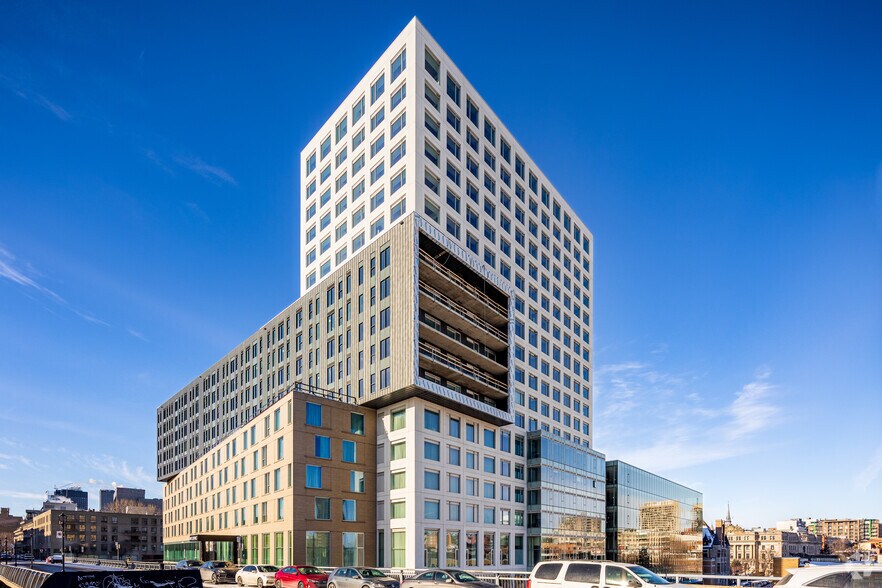 Primary Photo Of 515 Rue Berri, Montréal Hotel For Lease