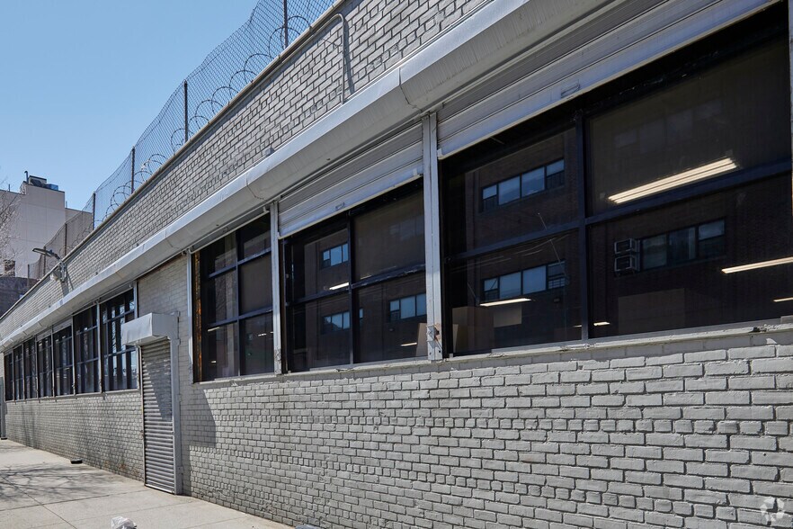 More Photos Of 2590 Park Ave, Bronx Manufacturing For Lease