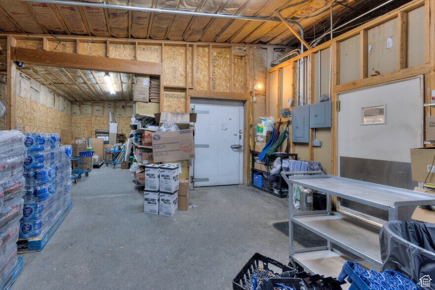 More Photos Of 80 S Broadway St, Green River Supermarket For Sale