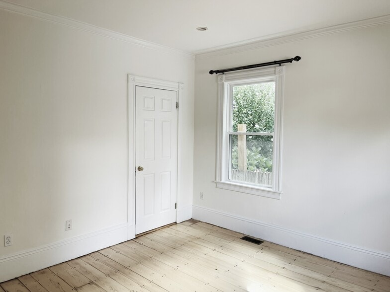 More Photos Of 8 White Ave, Chestnut Hill Multifamily For Sale