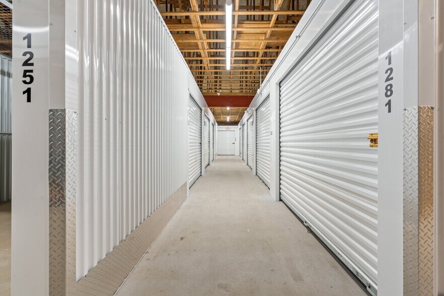 More Photos Of 920 Lafayette Rd, Seabrook Industrial For Sale