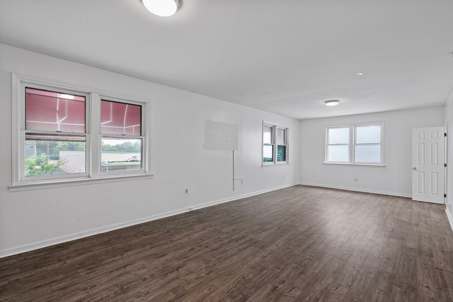 More Photos Of 4926 Marlboro Pike, Capitol Heights General Retail For Lease