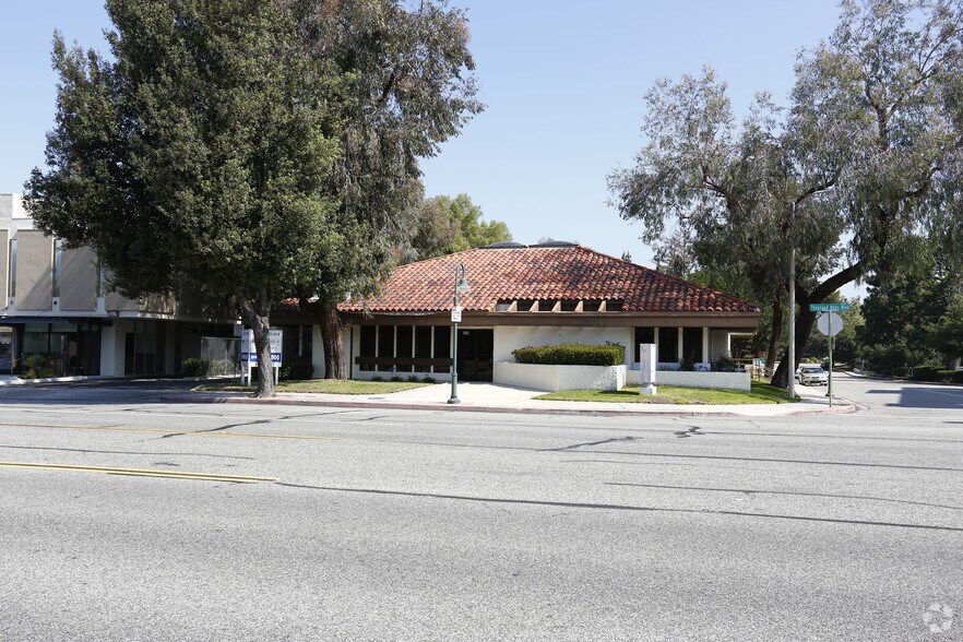 More Photos Of 215 E Thousand Oaks Blvd, Thousand Oaks Bank For Lease